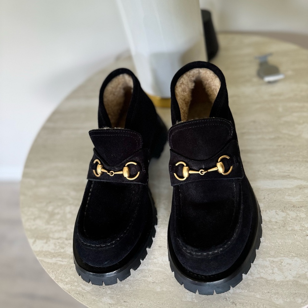 GUCCI BLACK SUEDE
SHEARLING FUR HORSEBIT BOOTS